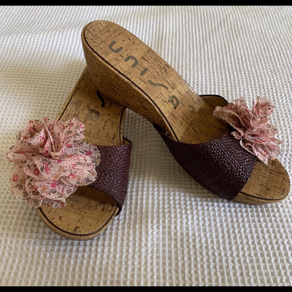 Unisa Wedge Sandals with Soft Petals Brown Size 8M